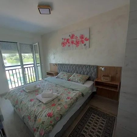 4 Bmb アパート Veliko Gradište