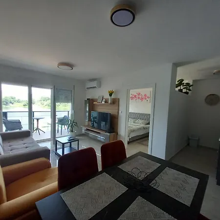 4 Bmb アパート Veliko Gradište